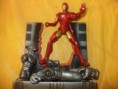 Iron Man Extremis Marvel Legends y base Ultron